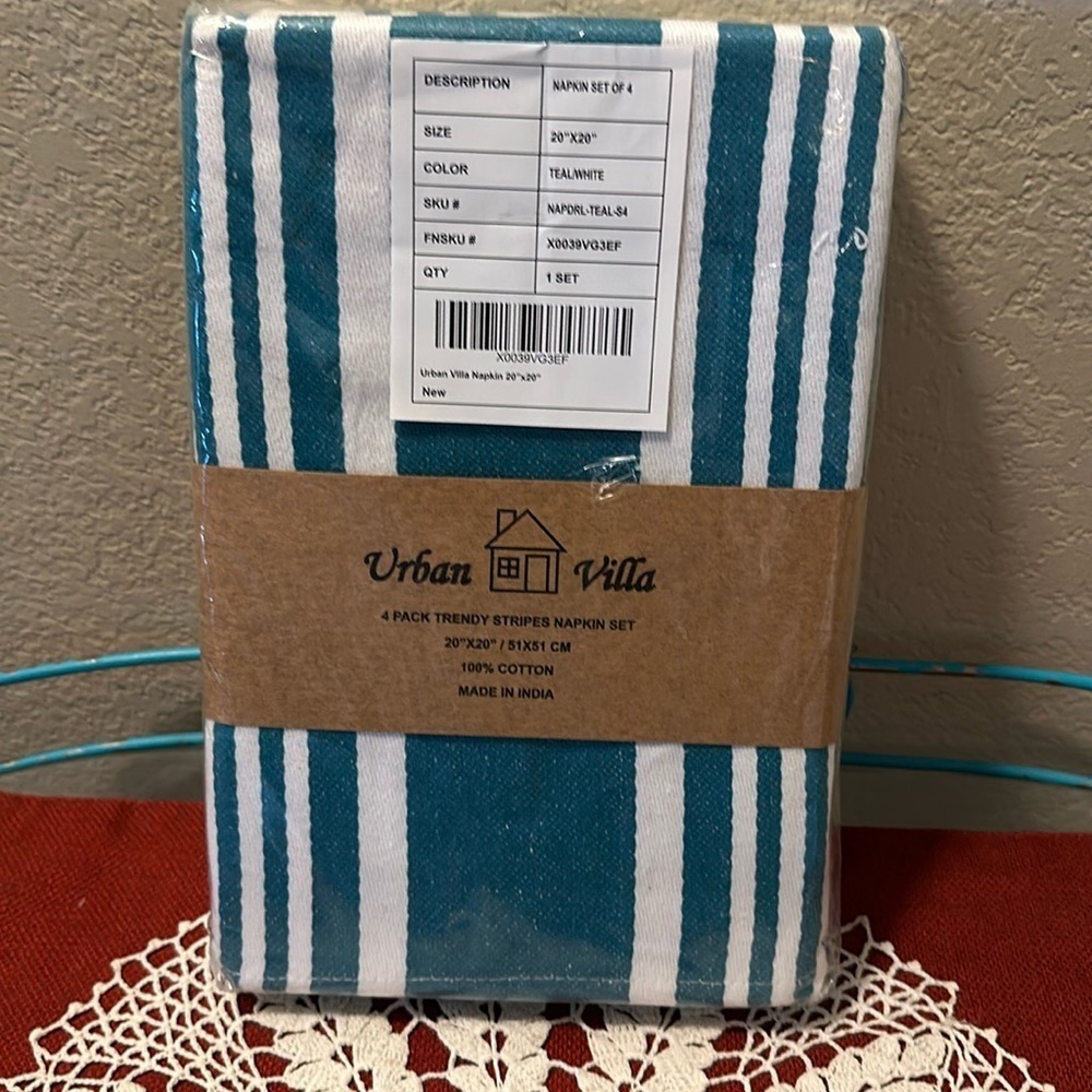 Nwt 4 pack stripes napkin set. 20x20.